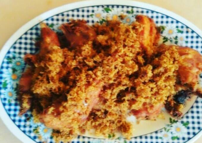 Ayam goreng serundeng lengkuas kelapa