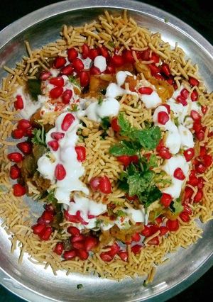 A picture of Samosa Chaat.