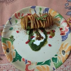 A picture of Potato tornado chaat.