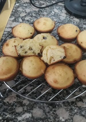 Una foto de Muffins de naranja y chispas de chocolate