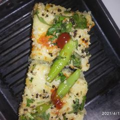 A picture of Suji Dhokla.