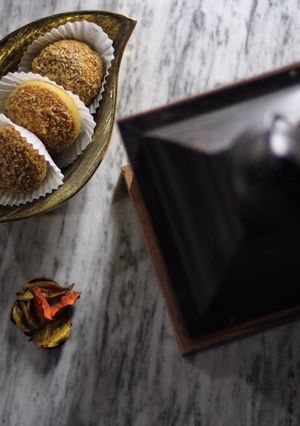 Une photo de Un gâteau au noix de coco grillées
