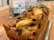 Une photo de graines de courge à la poêle