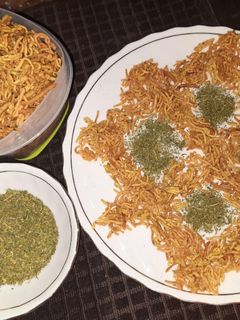 मेथी सेव नमकीन (methi sev namkeen recipe in Hindi) रेसिपी मुख्य फोटो