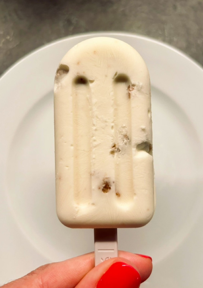 Una foto de Helado de lemon pie 🍋
