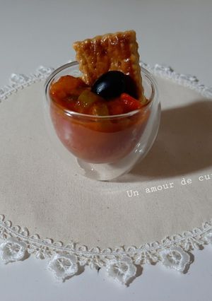 Une photo de Hmiss en verrine accompagné de son biscuits salé 🥣