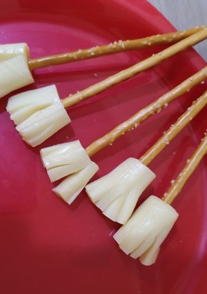 Une photo de Petits balais de sorcières