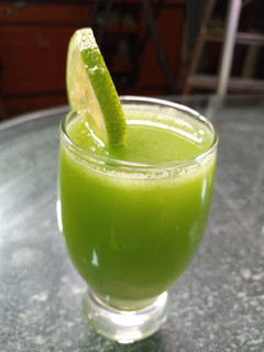 A picture of Healthy green lemonade.