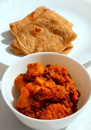 A picture of Phulkopir Aloo Dalna.