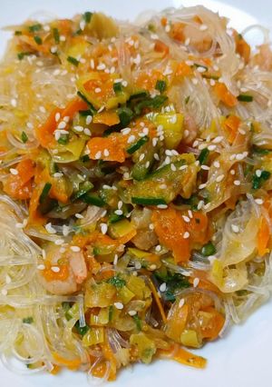 Foto di Vermicelli di soia con gamberi e verdure