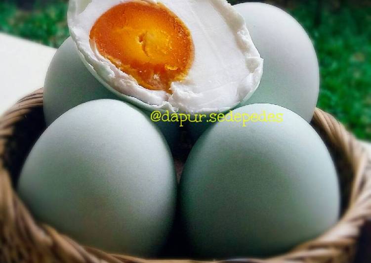 Cara Gampang Membuat Telur Asin Homemade yang Bisa Manjain Lidah