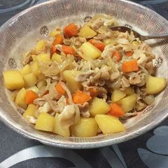 A picture of Japanese Nikujaga (Sliced pork and Potatoes).