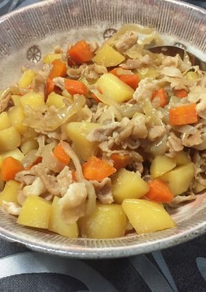 A picture of Japanese Nikujaga (Sliced pork and Potatoes).