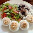 Huevos rellenos de atún