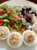 Huevos rellenos de atún