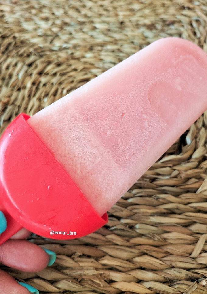 Una foto de Helado de leche y sandía