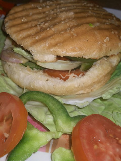 ગ્રીલ વેજ મેયો બર્ગર (Grilled Veg Mayo Burger Recipe In Gujarati રેસીપી મુખ્ય ફોટો