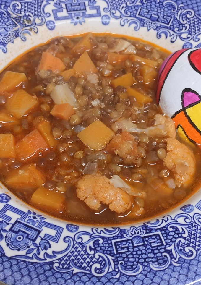 Una foto de Lentejas estofadas con coliflor en olla a presión