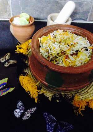 A picture of Chicken smoky Matka biryani.