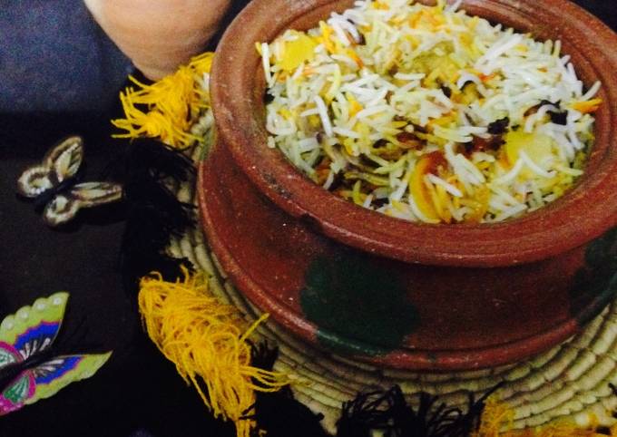 Chicken smoky Matka biryani