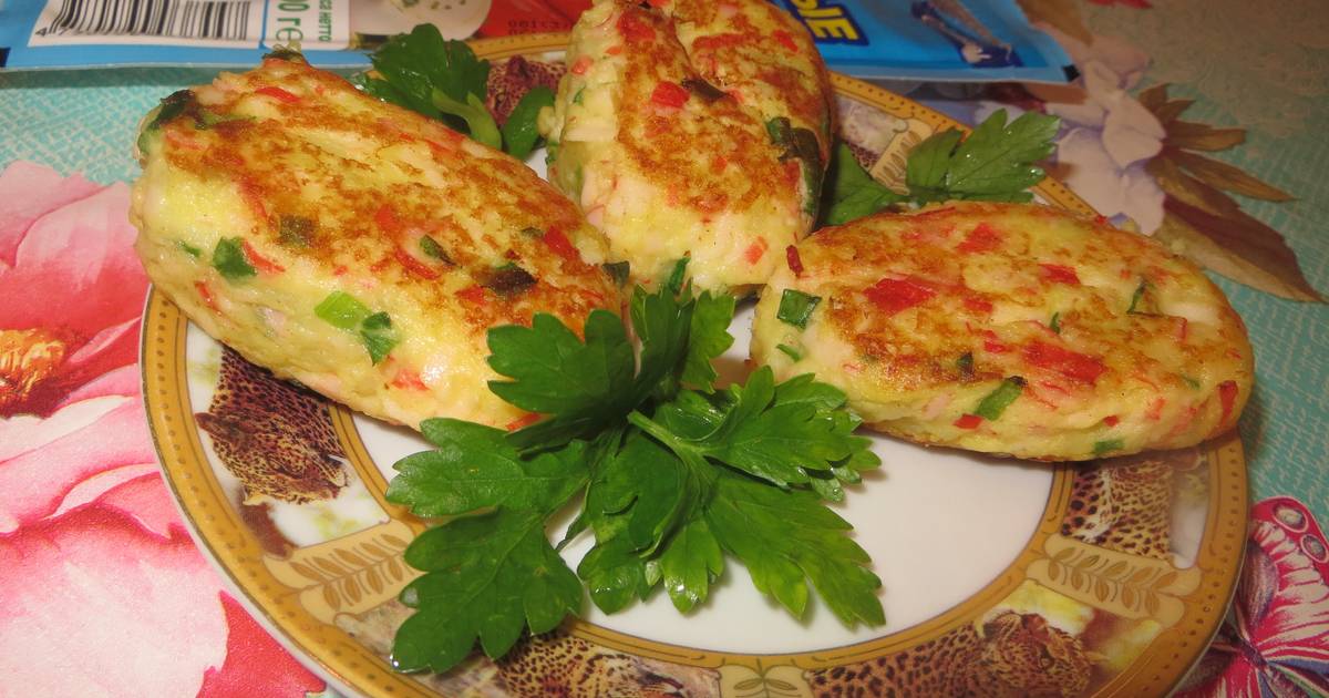 Жареный картофель с крабовыми палочками