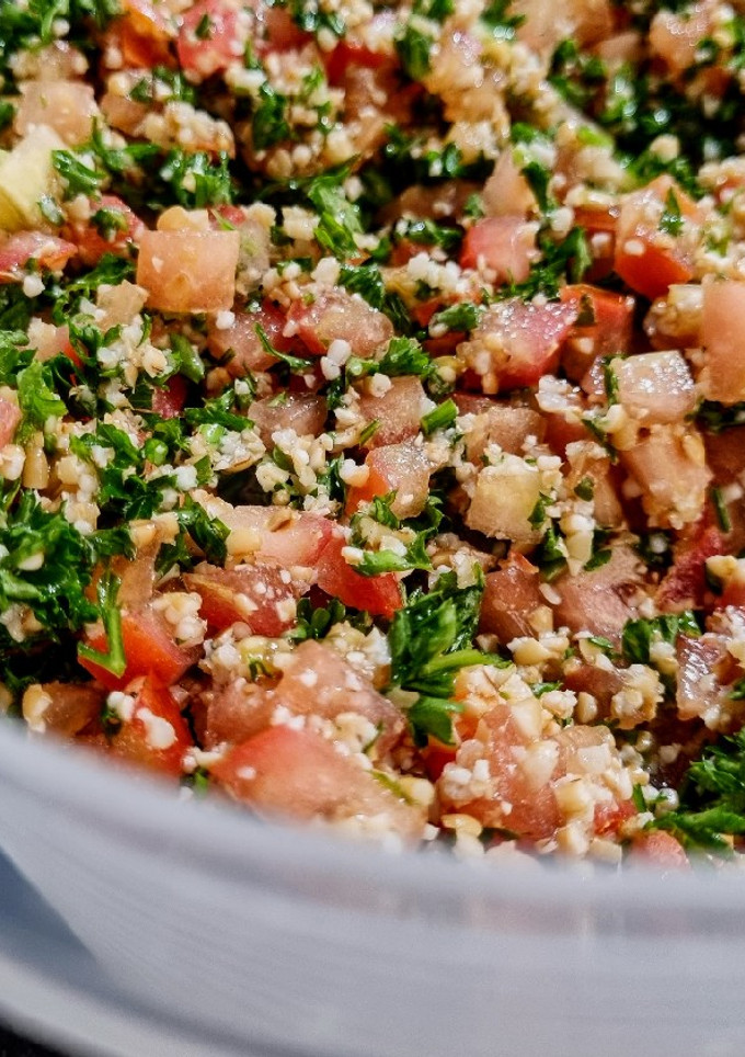 Una foto de ENSALADA Árabe "Tabbulleh"...!🍅🌿🌾