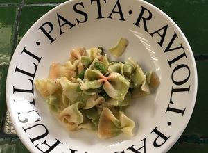 Una foto de Farfalle con ejotes
