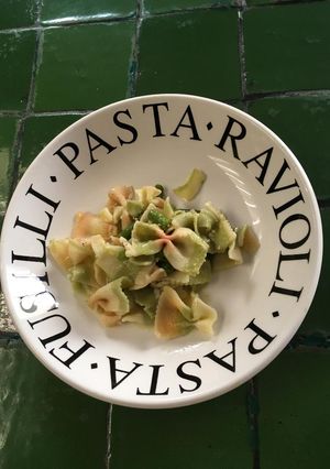 Una foto de Farfalle con ejotes