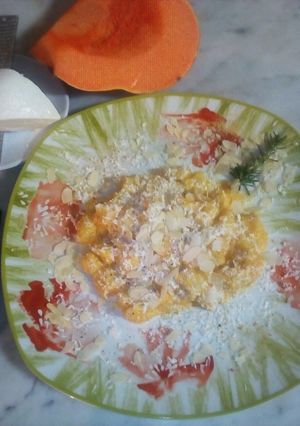 Foto di Gnocchetti, di patate, alla zucca, porro,ricotta salata, e mandorle