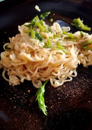 Foto di Noodles al curry con asparagi e mandorle
