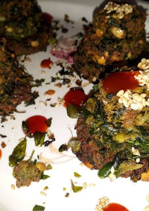 A picture of Methi fritters.