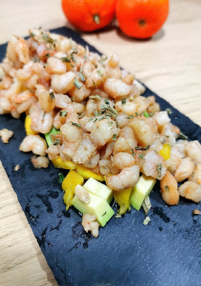 Una foto de Tartar de gamba🥑🦐