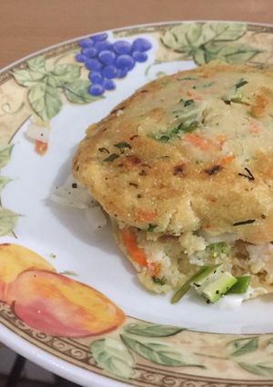 Una foto de Arepa vegana de brócoli zanahoria perejil y avena
