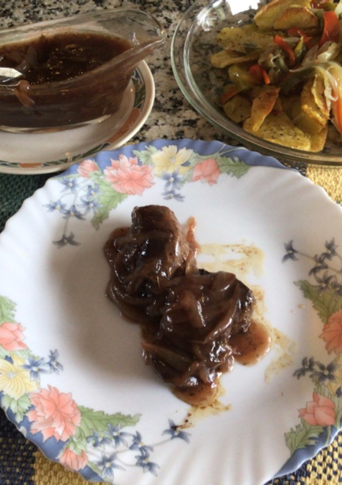 Una foto de Lomito  en salsa de cebolla