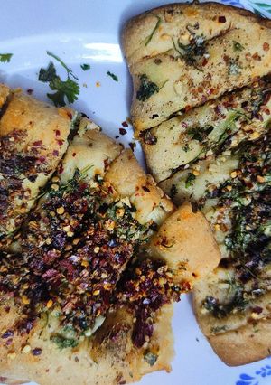 A picture of Cheese Garlic Bread.
