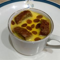 A picture of Diet custard with diet cake.