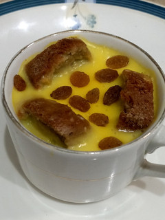 A picture of Diet custard with diet cake.