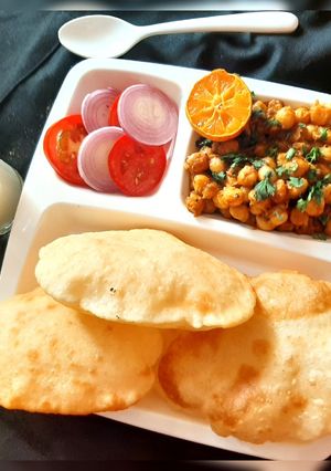 છોલે ભટુરા રેસીપી મુખ્ય ફોટો