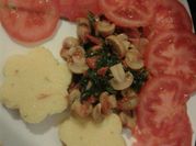 Una foto de polenta con champiñones