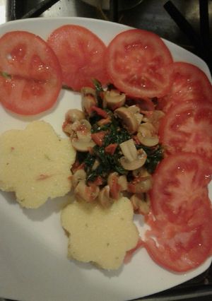 Una foto de Polenta con champiñones