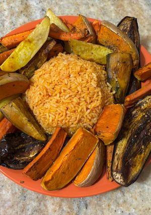 Una foto de Arroz amarillo con verduras asadas