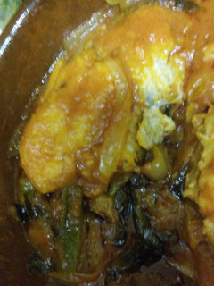 Una foto de Abadejo con salsa de tomate