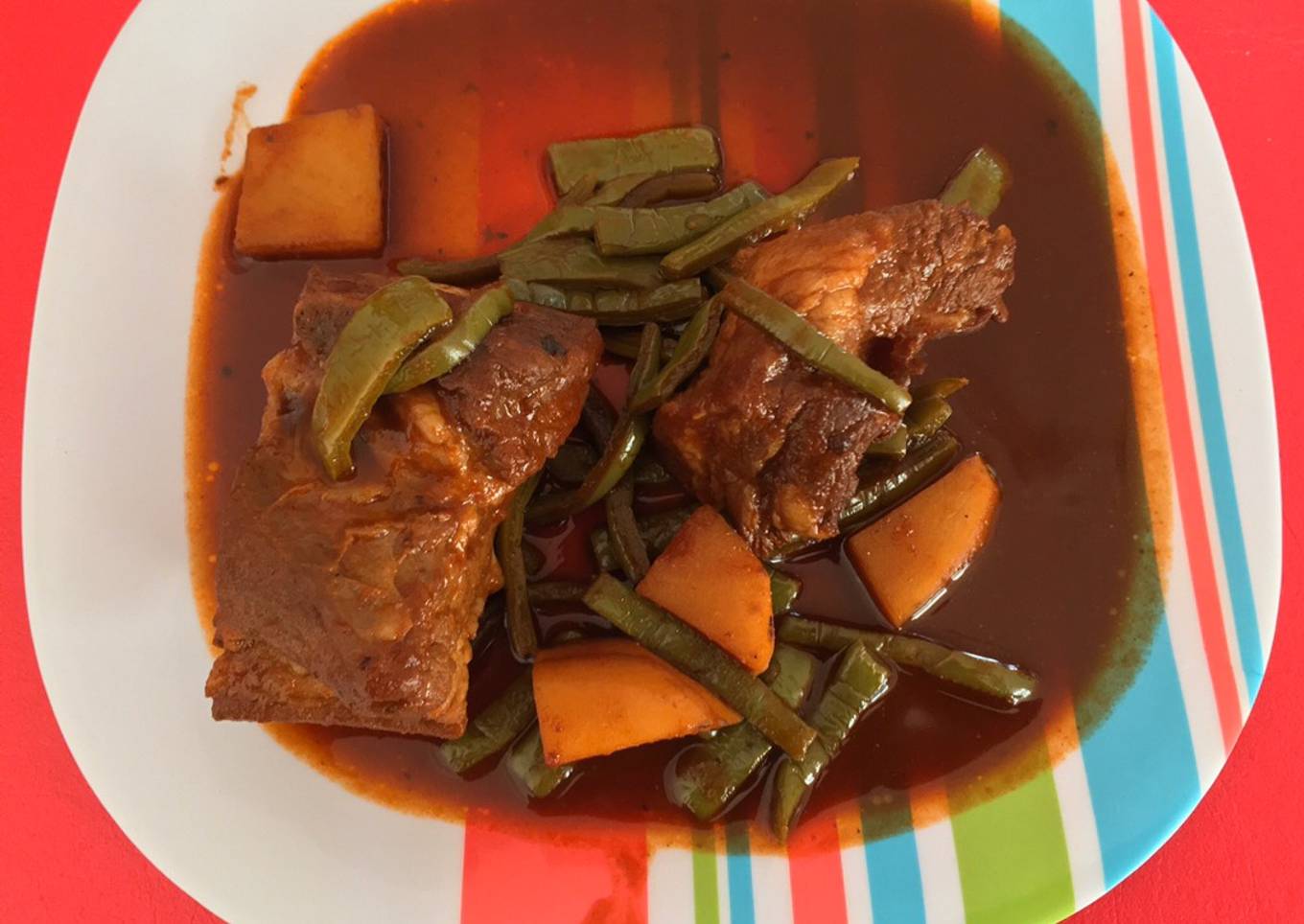 Costillas de cerdo en adobo con 🥔 y nopales
