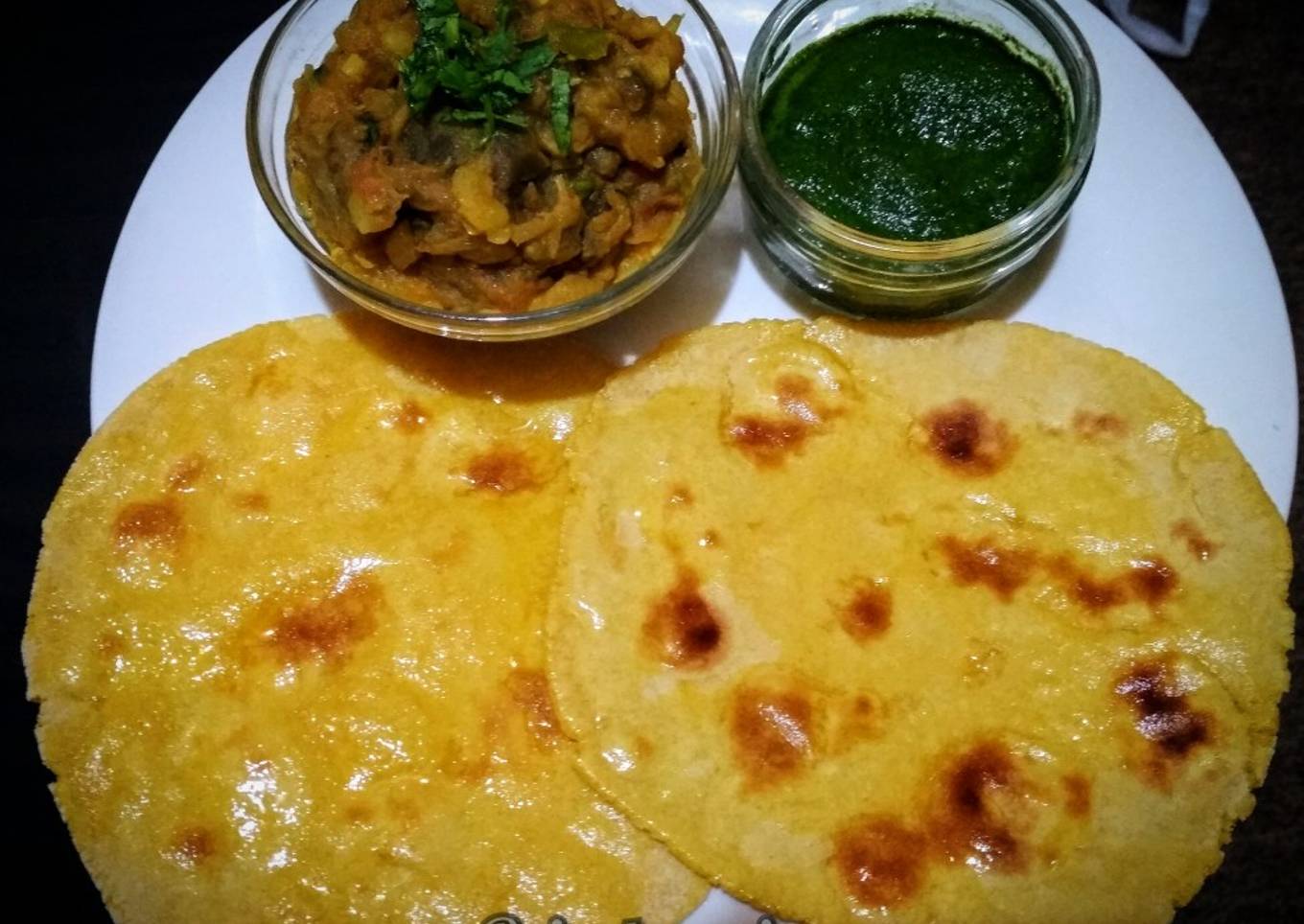 Makke ki Roti with Baingan ka bharta and Coriander chutney