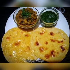 Makke ki Roti with Baingan ka bharta and Coriander chutney A picture of Makke ki Roti with Baingan ka bharta and Coriander chutney.