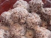 Una foto de trufas de cacao en polvo