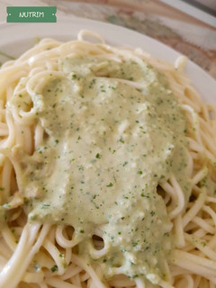 Una foto de Pesto cremoso para pastas o como aderezo de ensaladas