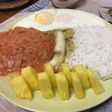 Arroz a la cubana con tomate natural, piña y atún
