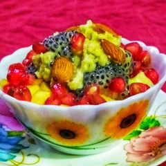 A picture of Honey Oats with Mix fruits.