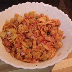 A picture of Corn flakes chaat.
